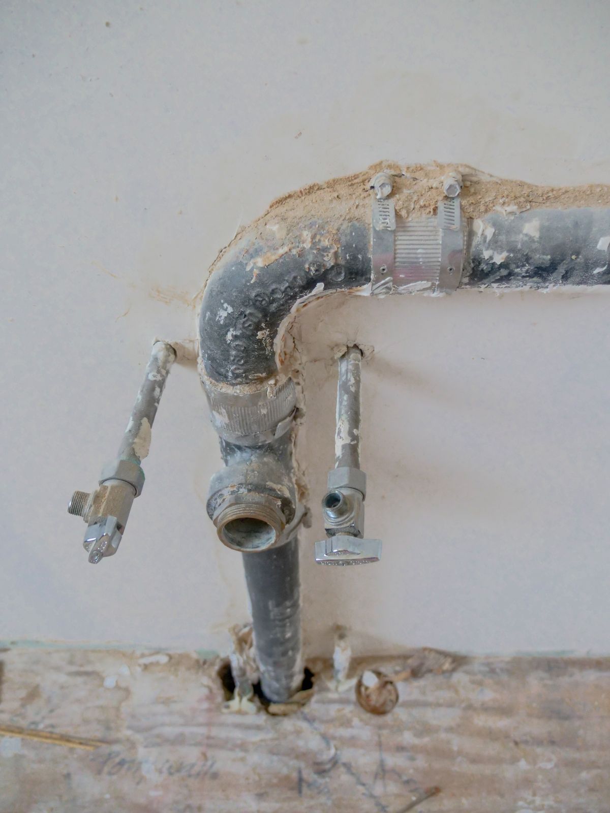 Distintos tipos de llave de paso de gas y agua